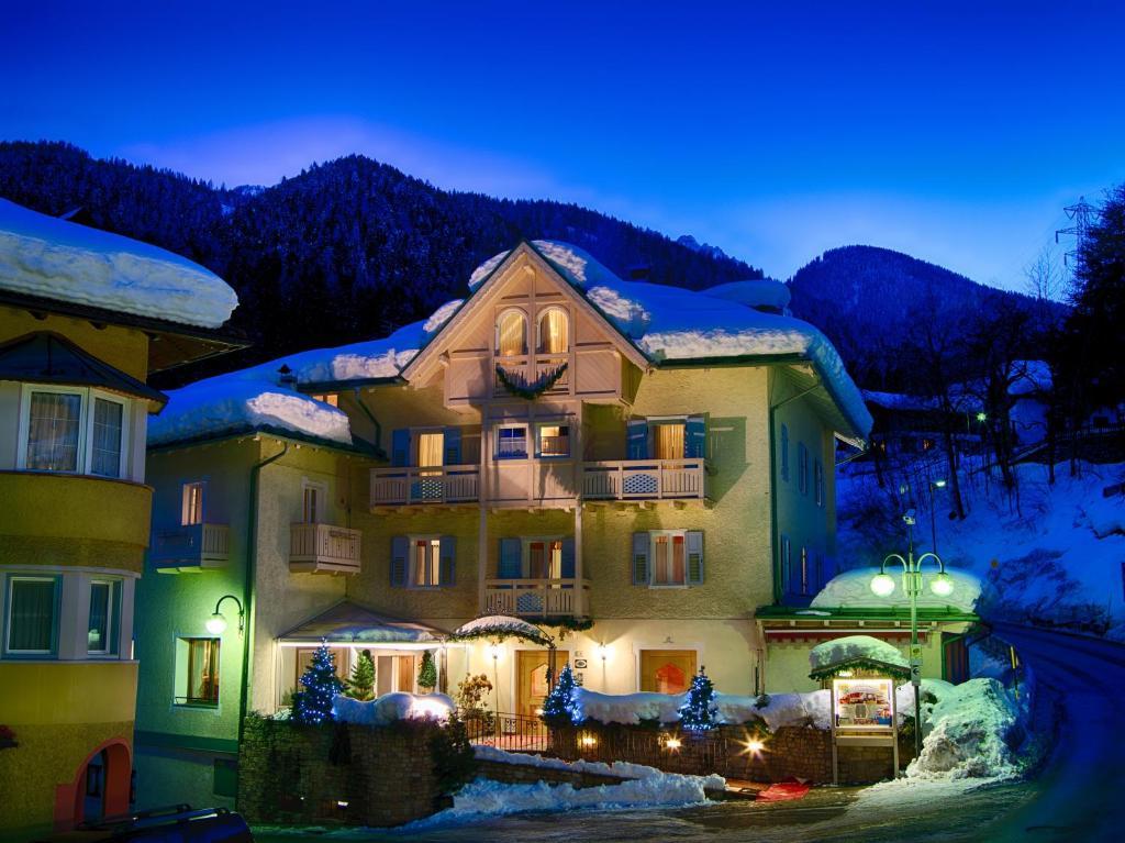 Hotel Pangrazzi Фучино Экстерьер фото